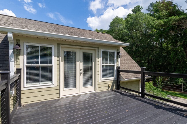 Building Photo - 202 Lagoon Dr