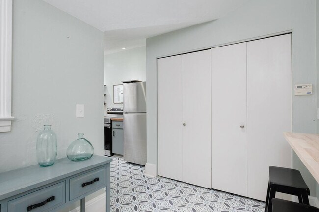 Building Photo - 240 SW 3rd St