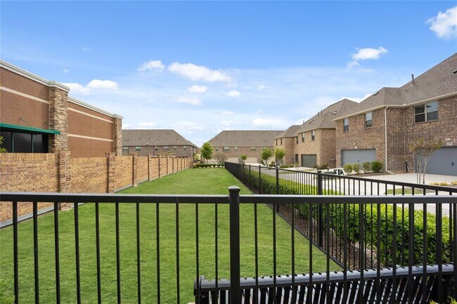 Building Photo - 3116 Gaylord Dr