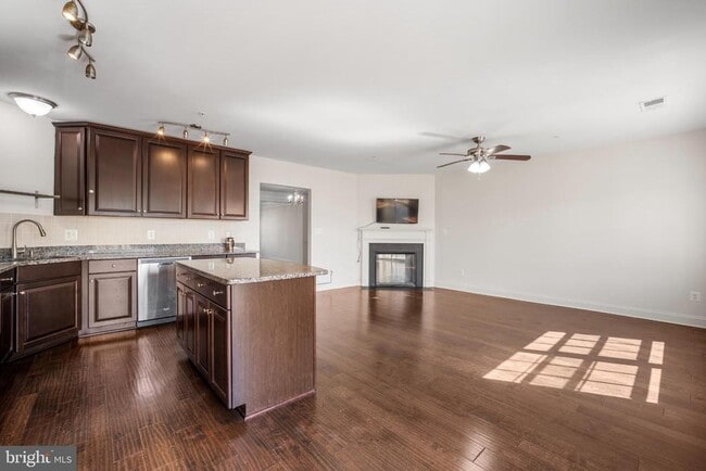 Building Photo - 22926 Spicebush Dr