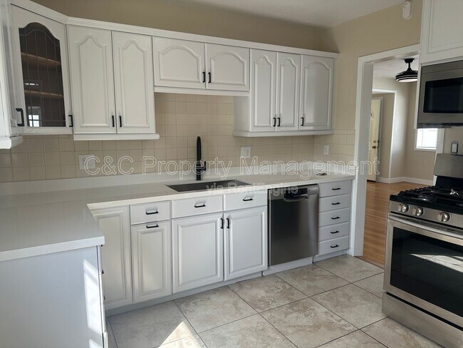 Building Photo - 10532 La Mirada Blvd