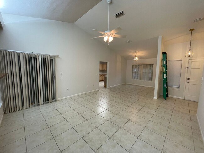 Building Photo - AVAILABLE NOW!!! BEAUTIFUL 3 BEDROOM HOME