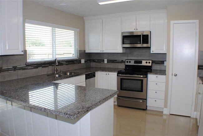 Building Photo - 227 Shiloh Dr