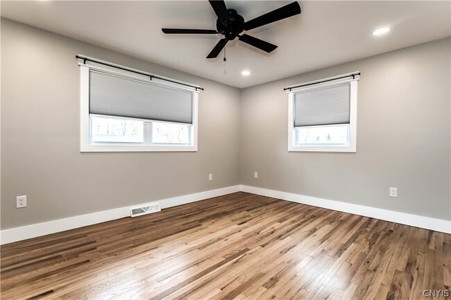 Building Photo - 87 Brown St