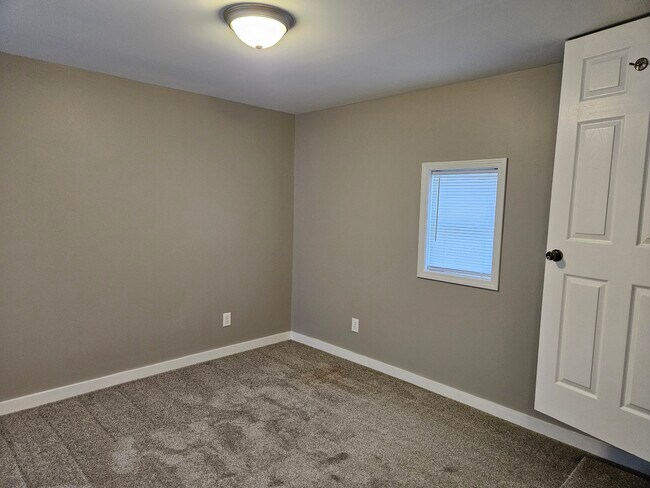 Building Photo - 1444 Main St