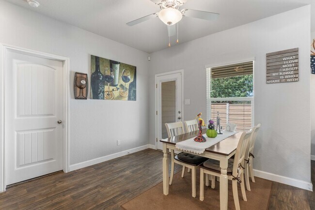 Building Photo - 829 Margay Lp