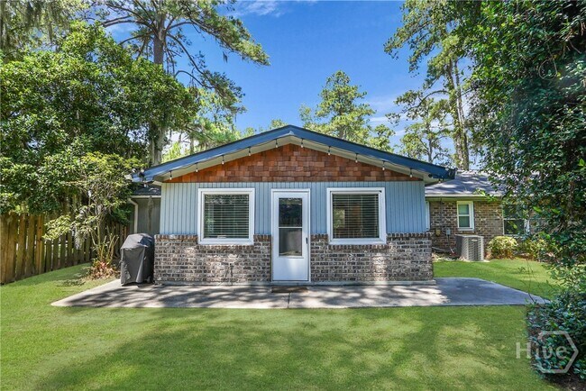 Building Photo - 9 Hillyer Dr