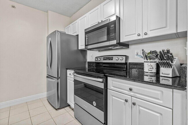 Building Photo - 651 Okeechobee Blvd