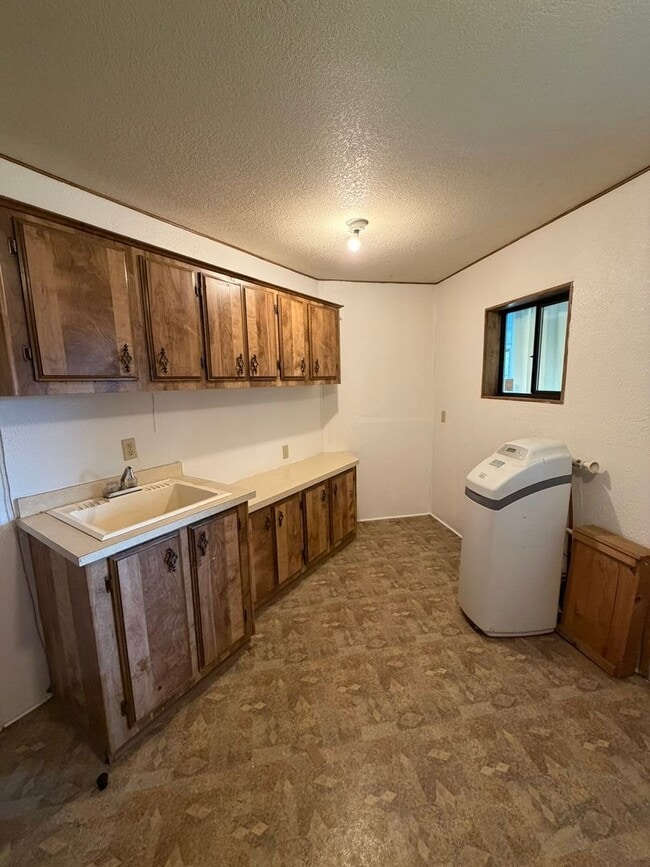 Building Photo - 3 Bedroom with a View!