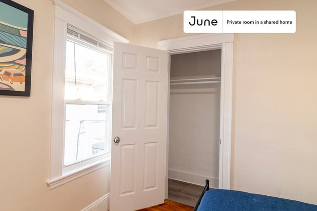 Building Photo - Room in Shared 6 bed/2 bath home in Allston