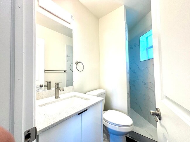 Building Photo - 491 W Camino