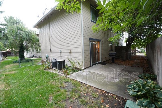 Building Photo - 1009 N Stilson Rd