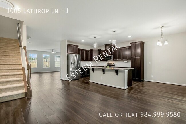 Building Photo - 1005 Lathrop Ln