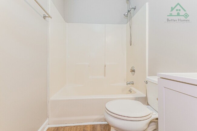 Building Photo - Recently updated 3 bedroom home with a fenced backyard!