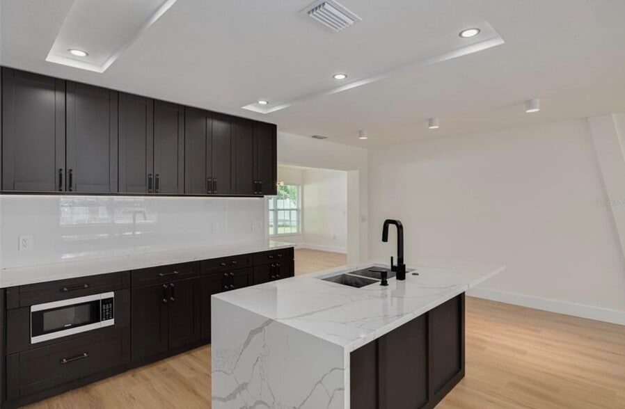 Building Photo - 1723 Cypress Ave