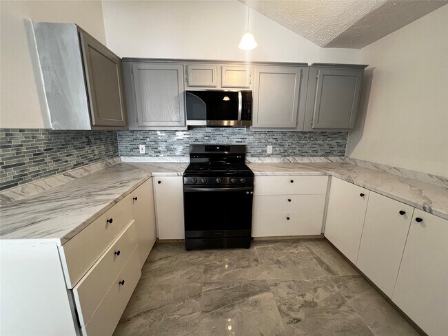 Building Photo - 7019 Haven Creek Dr