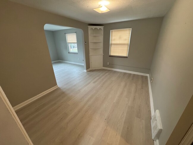 Building Photo - 414-416 E 222 ST