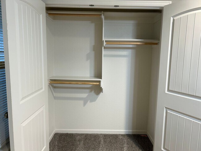 Building Photo - Single Level 2 Bed 2 Car Attached Villa in Blue Springs