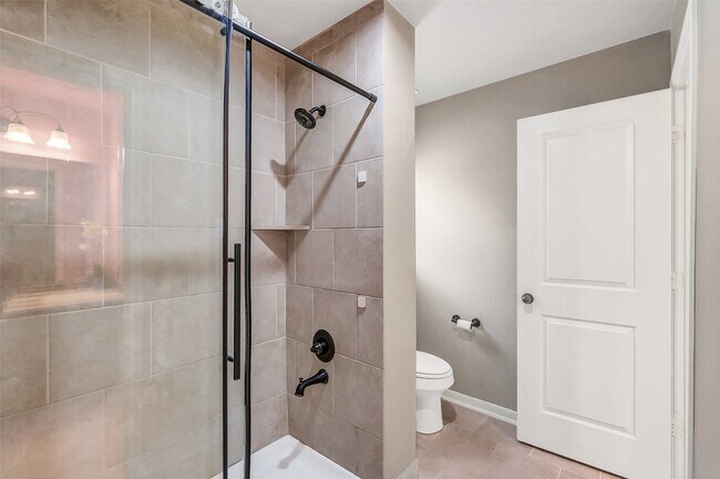 Building Photo - 2610 Orleans Way