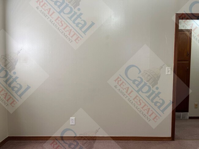 Building Photo - Cute Home Available!