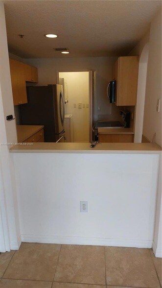 Building Photo - 6560 NW 114th Ave