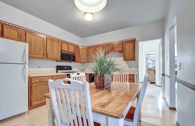 Building Photo - Comfortable Living in a Desirable Area