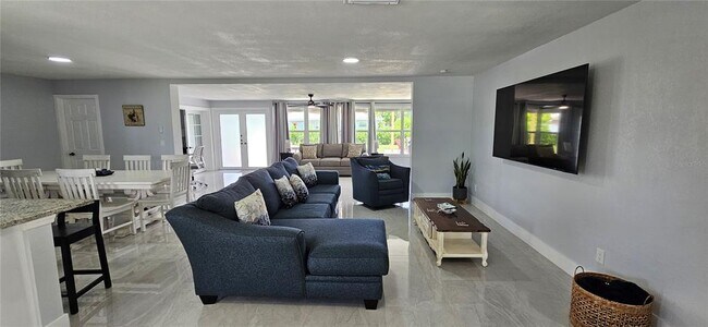 Building Photo - 251 SE 46th St