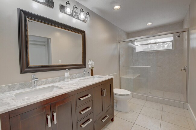 Building Photo - 6165 Belleza Ln