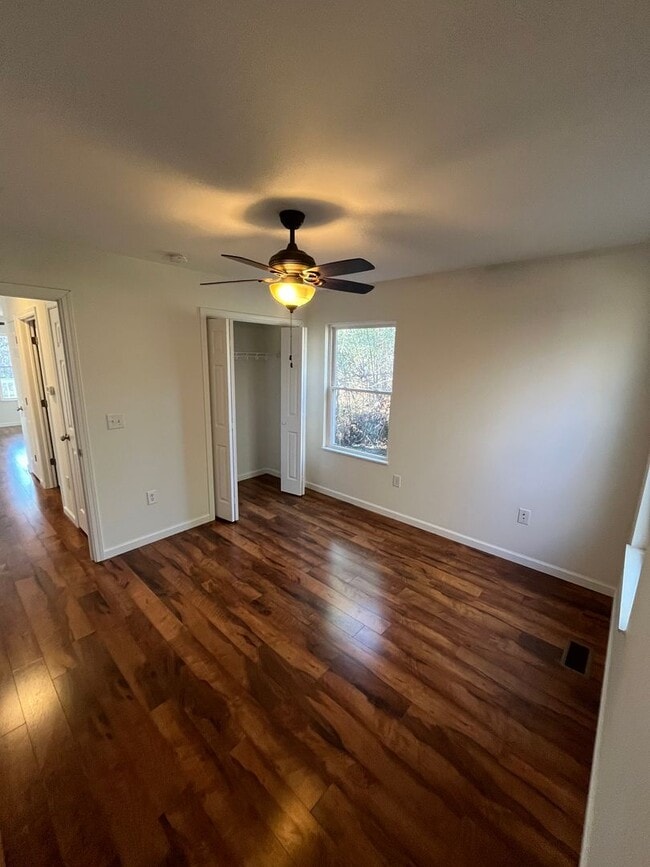 Building Photo - 2 bedroom, 1 bath House: Available Now or July 2026 (price is subject to change)