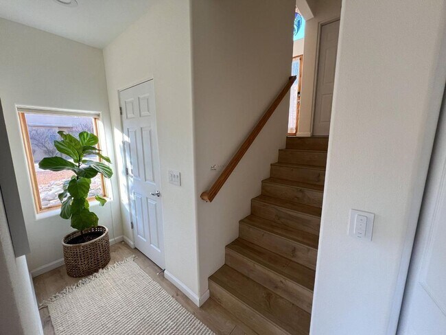 Building Photo - 772 Viento Cir