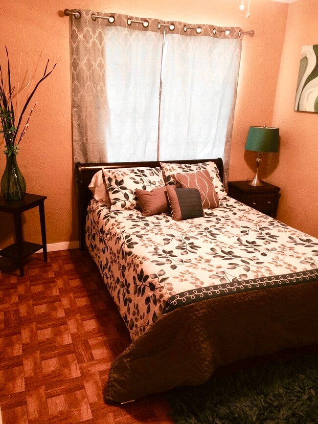 Building Photo - 1801 W Craig Pl