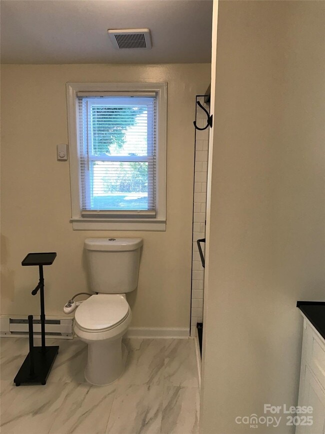 Building Photo - 4820 Amity Pl