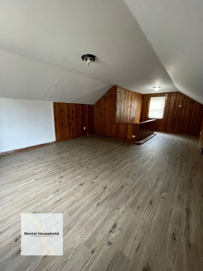 Building Photo - 18010 Lesure St