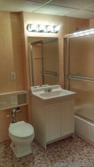 Building Photo - 62 Boylston St