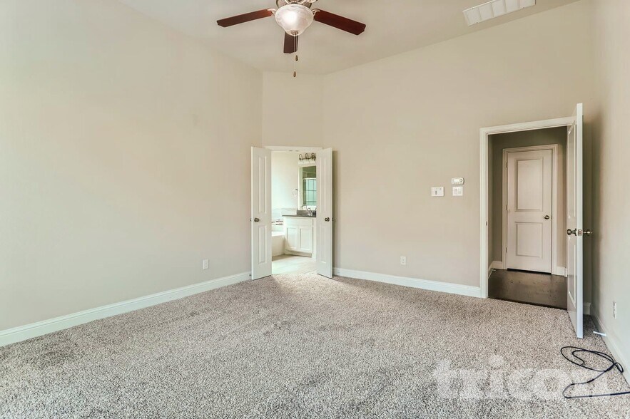 Building Photo - 401 Winehart St