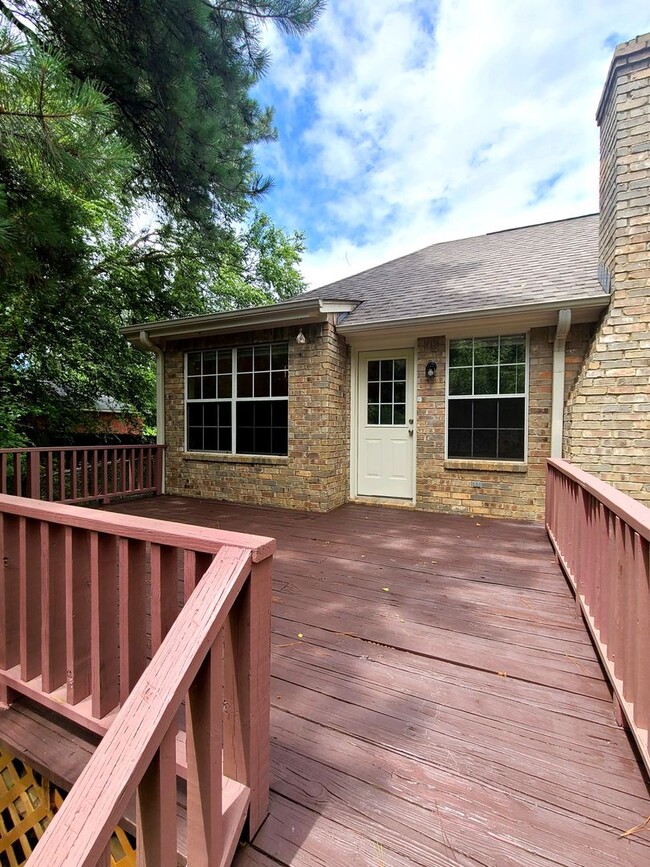 Building Photo - For Rent in Lindale ISD!