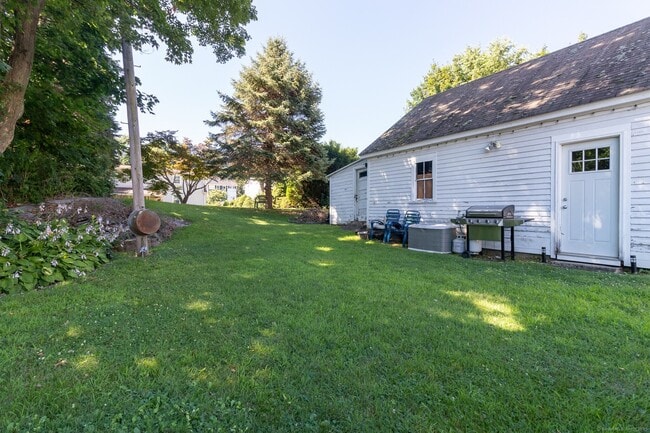 Building Photo - 207 Divinity St