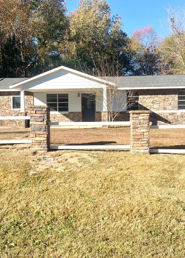 Building Photo - Lee rd 474