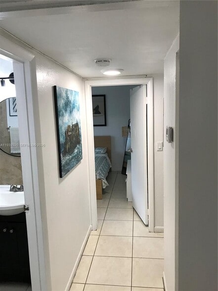 Building Photo - 10353 N Kendall Dr