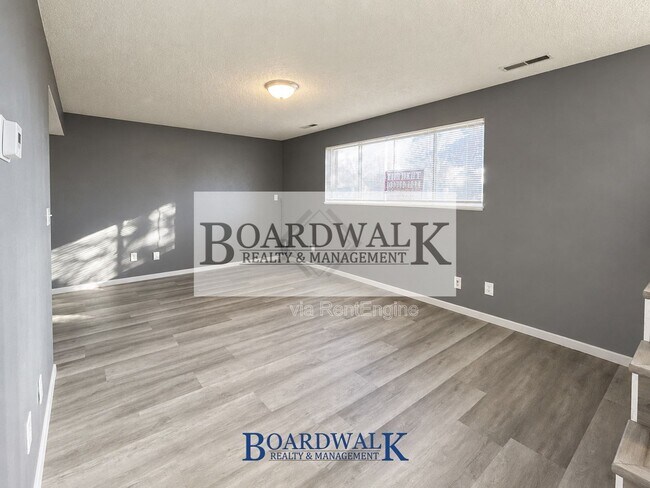 Building Photo - 572 400 N