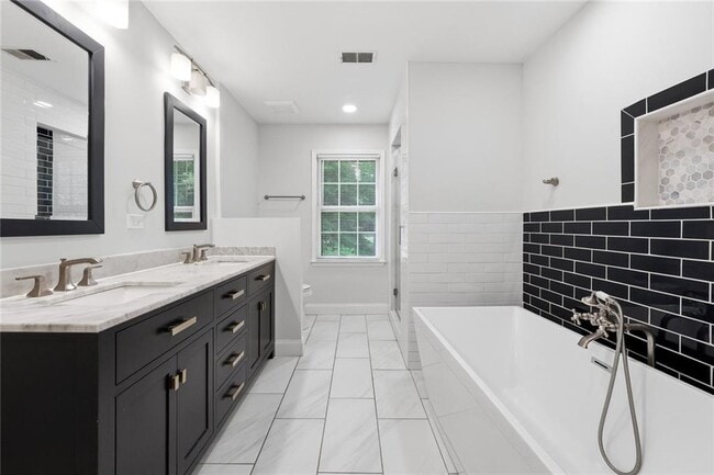 Building Photo - 3731 Dunwoody Club Dr