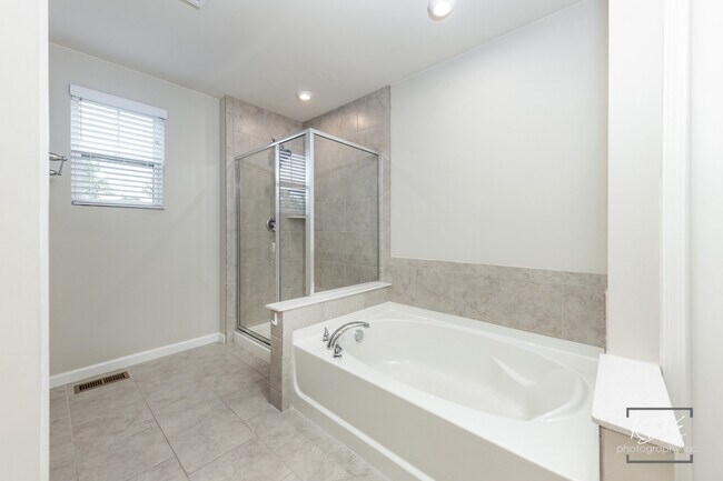 Building Photo - 2110 Weatherbee Ln