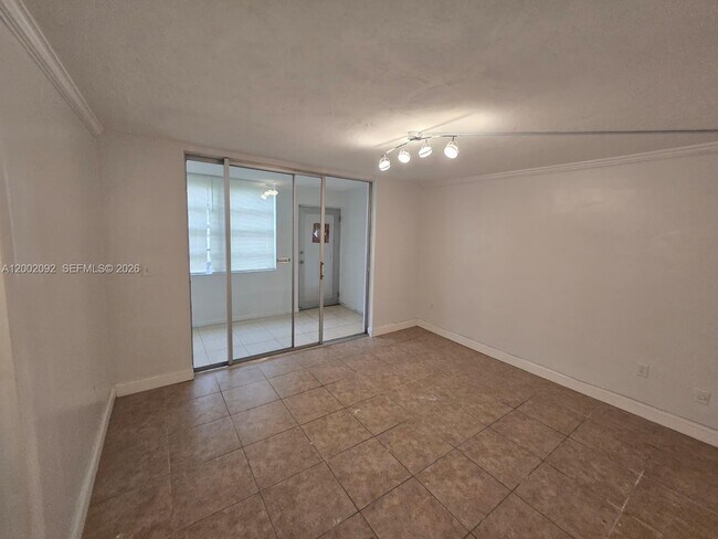 Building Photo - 1515 NE 125th Terrace