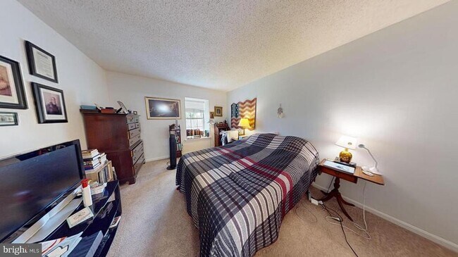 Building Photo - 3101 Patrick Henry Dr