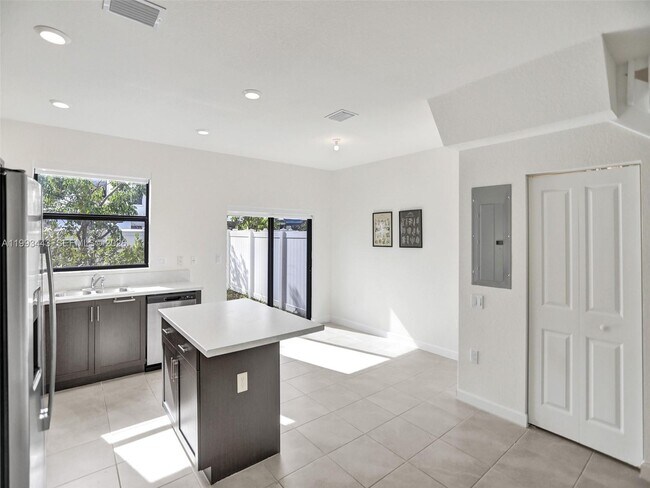 Building Photo - 3436 W 111th Pl