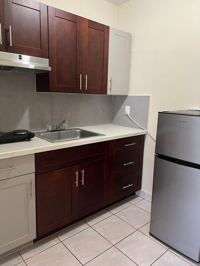 Building Photo - 1131 NE 170th St