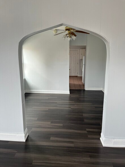 Building Photo - 2415 W Arthington St