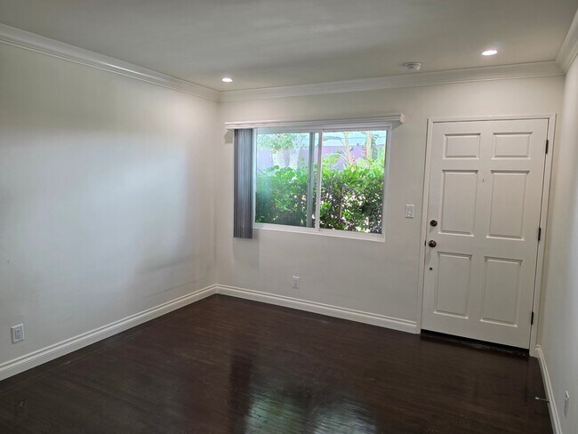 Building Photo - 1519 Armacost Ave
