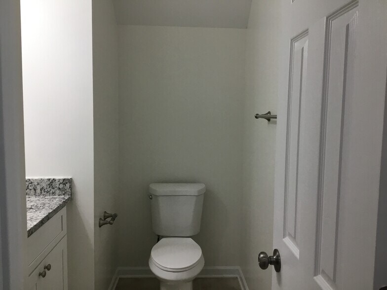 Building Photo - 917 Peachtree Meadows Cir