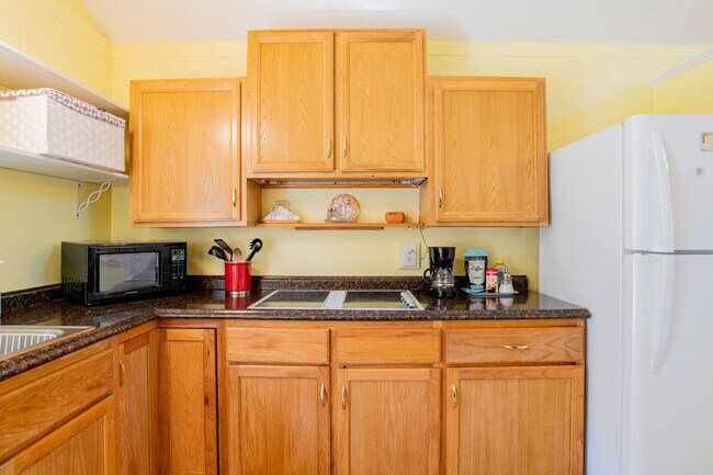 Building Photo - 9988 Hillview Dr